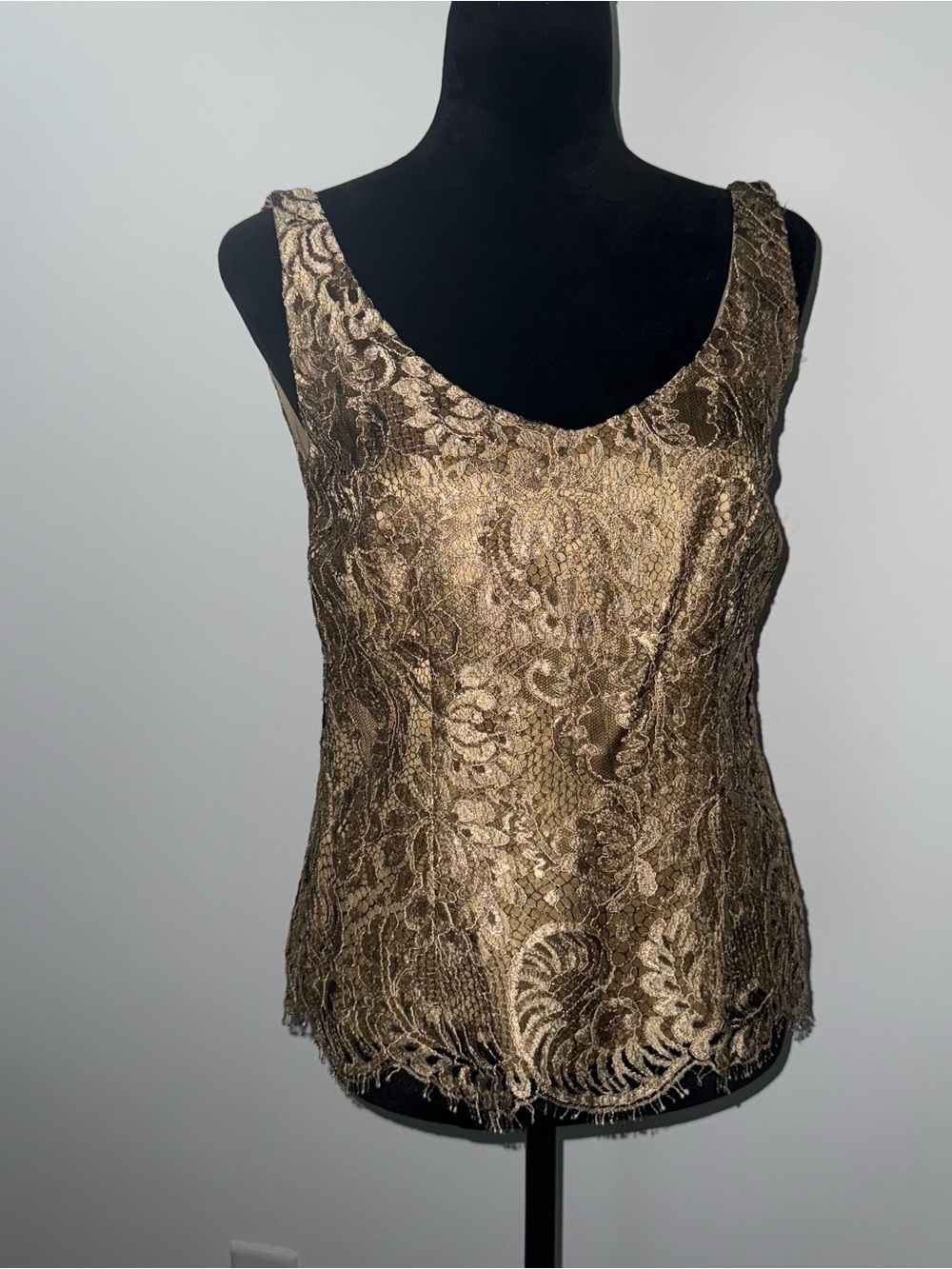 Dana Buchman Gold Lace Scoop Neck Camisole 8